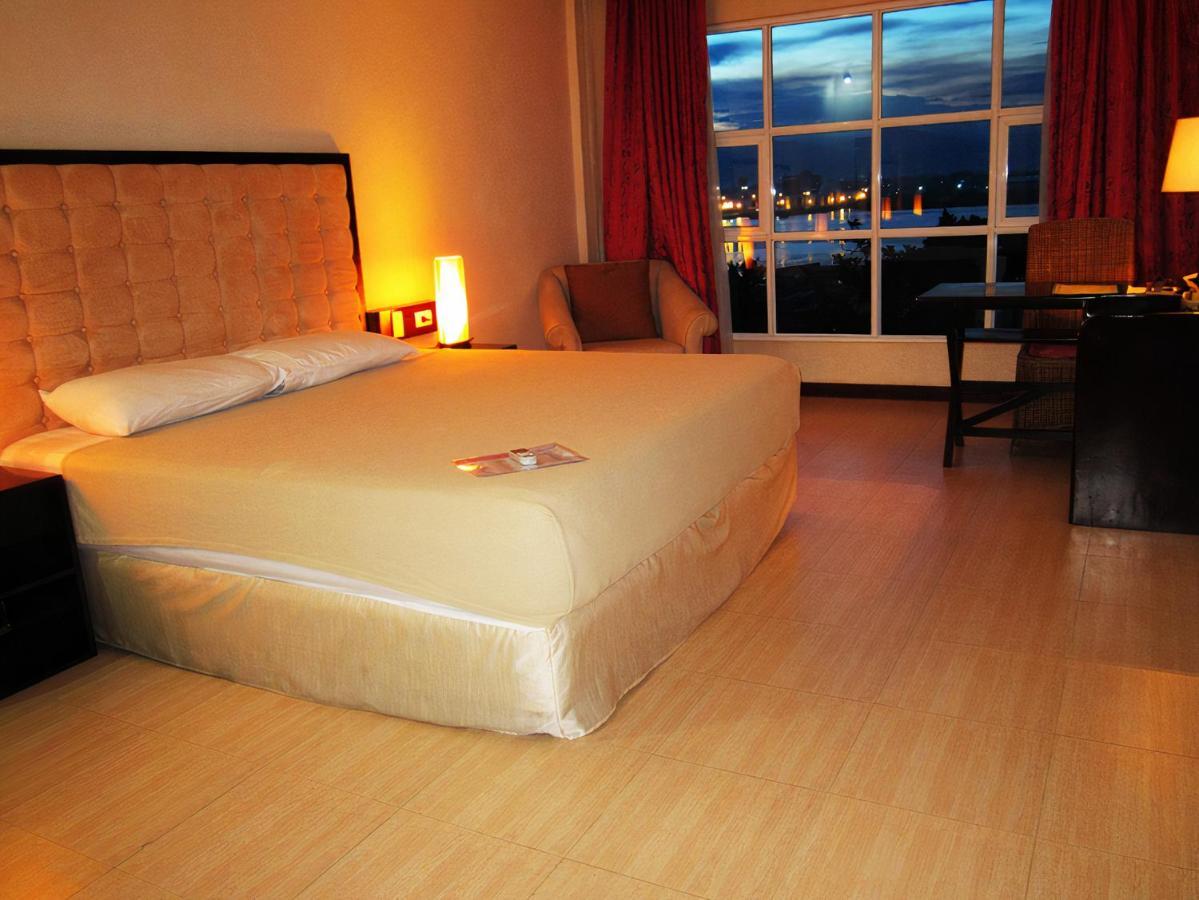 Cebu Dulcinea Hotel And Suites-Mactan Airport Hotel Мактан Экстерьер фото